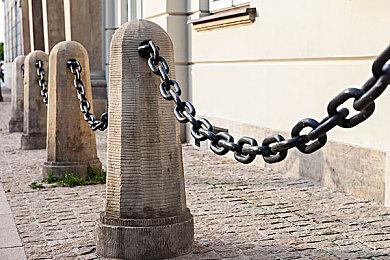 《Look Outside》登陆Steam 像素生存冒险